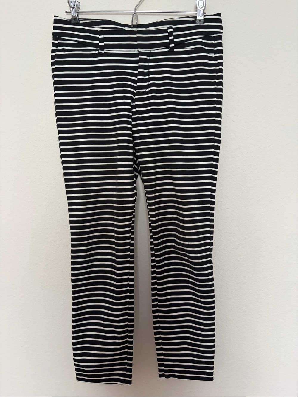 Old Navy Size 4 Black and White Striped Pixie Ankle Pants